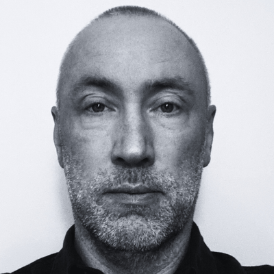 Digitalkkari Joakim Ölander. Mies kuvassa.